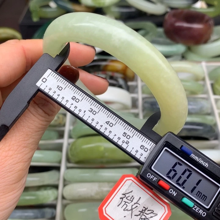 蛇纹石玉未镶嵌手镯503