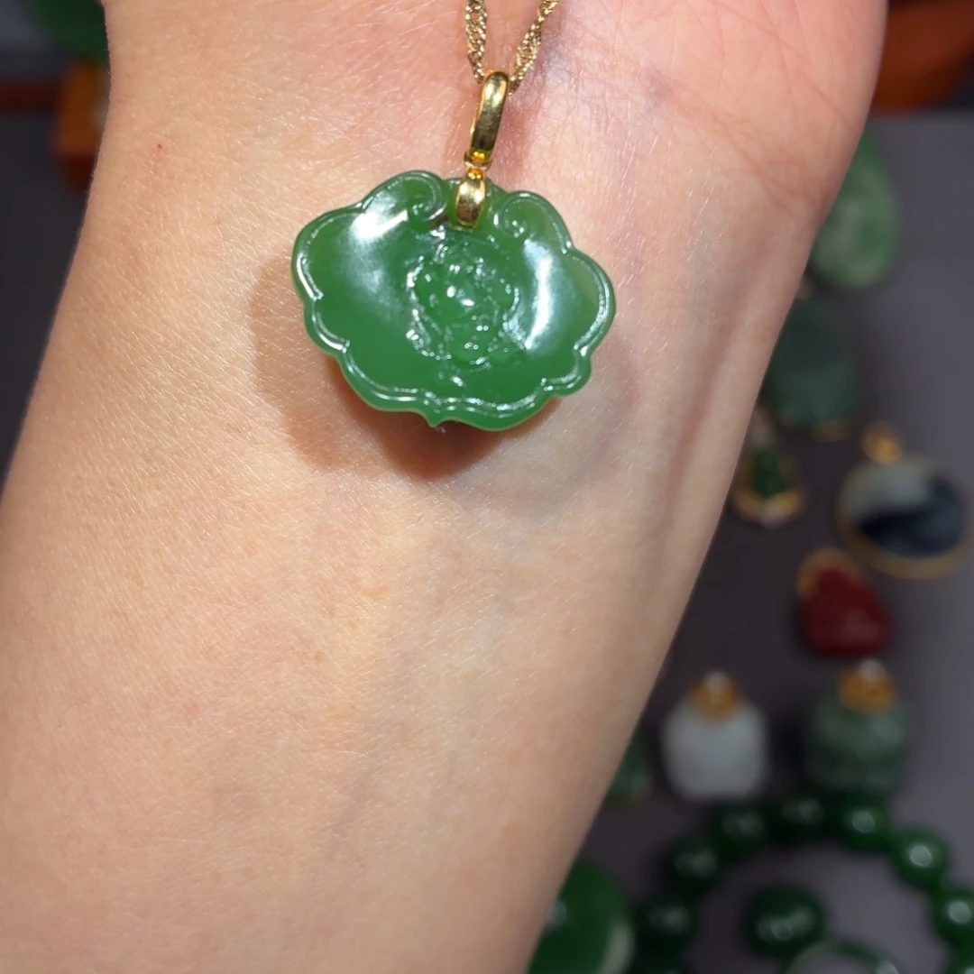 和田玉18K金镶嵌颈饰