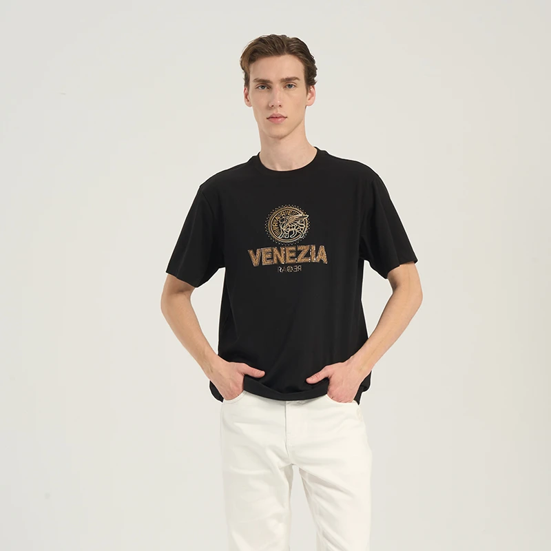 RARE威雅25黑色前胸经典飞狮图案黑金配色工艺烫钻点缀短袖T恤