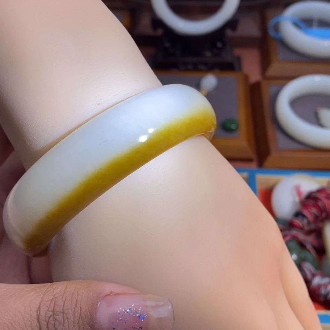 和田玉未镶嵌手镯