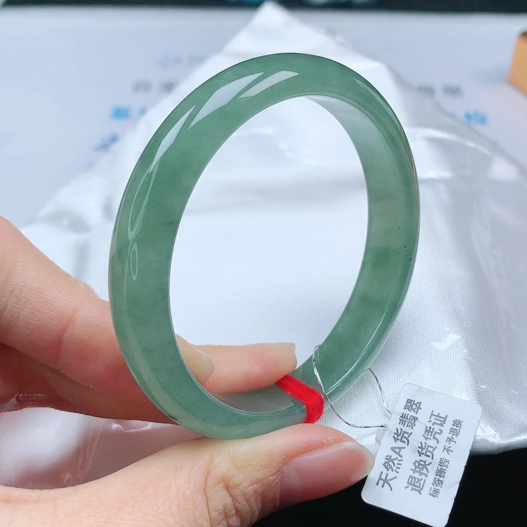 翡翠手镯未镶嵌54圈