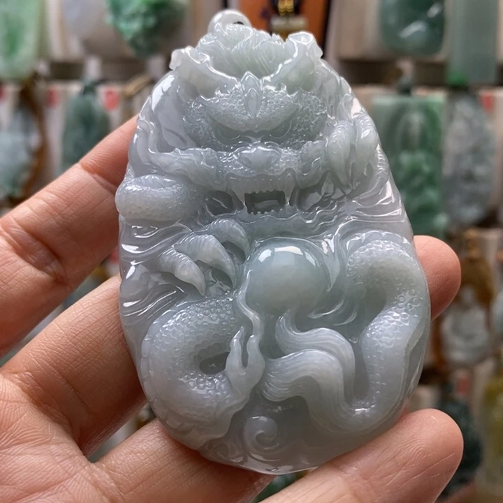 翡翠未镶嵌颈饰龙牌