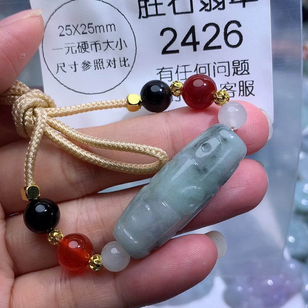 翡翠未镶嵌颈饰2426。
