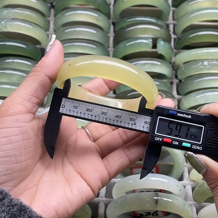 蛇纹石玉未镶嵌手镯202