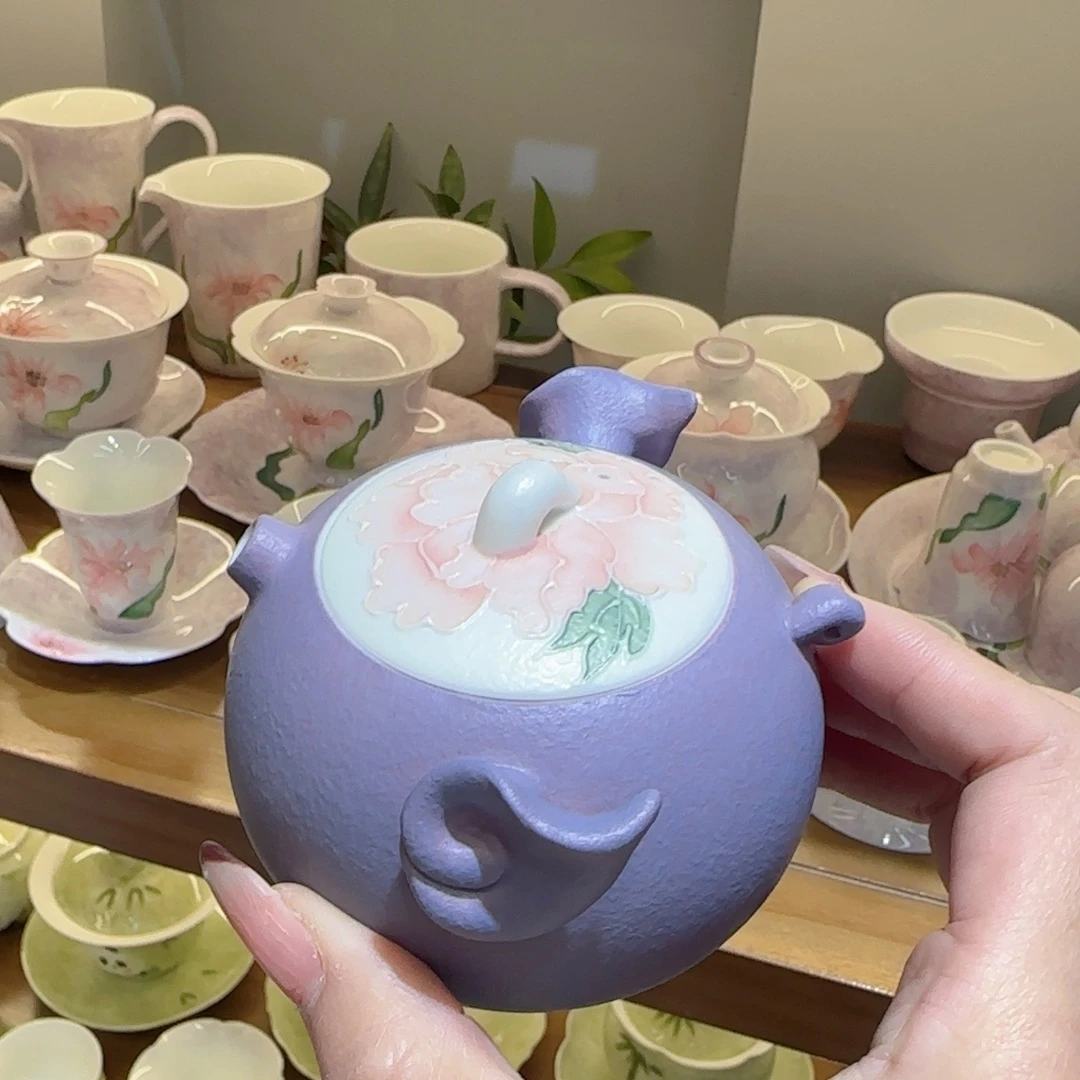 茶杯的设计是由传统家具风格打造