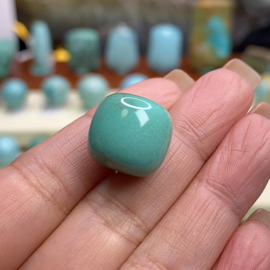 绿松石未镶嵌珠宝奇石14.7×13.6