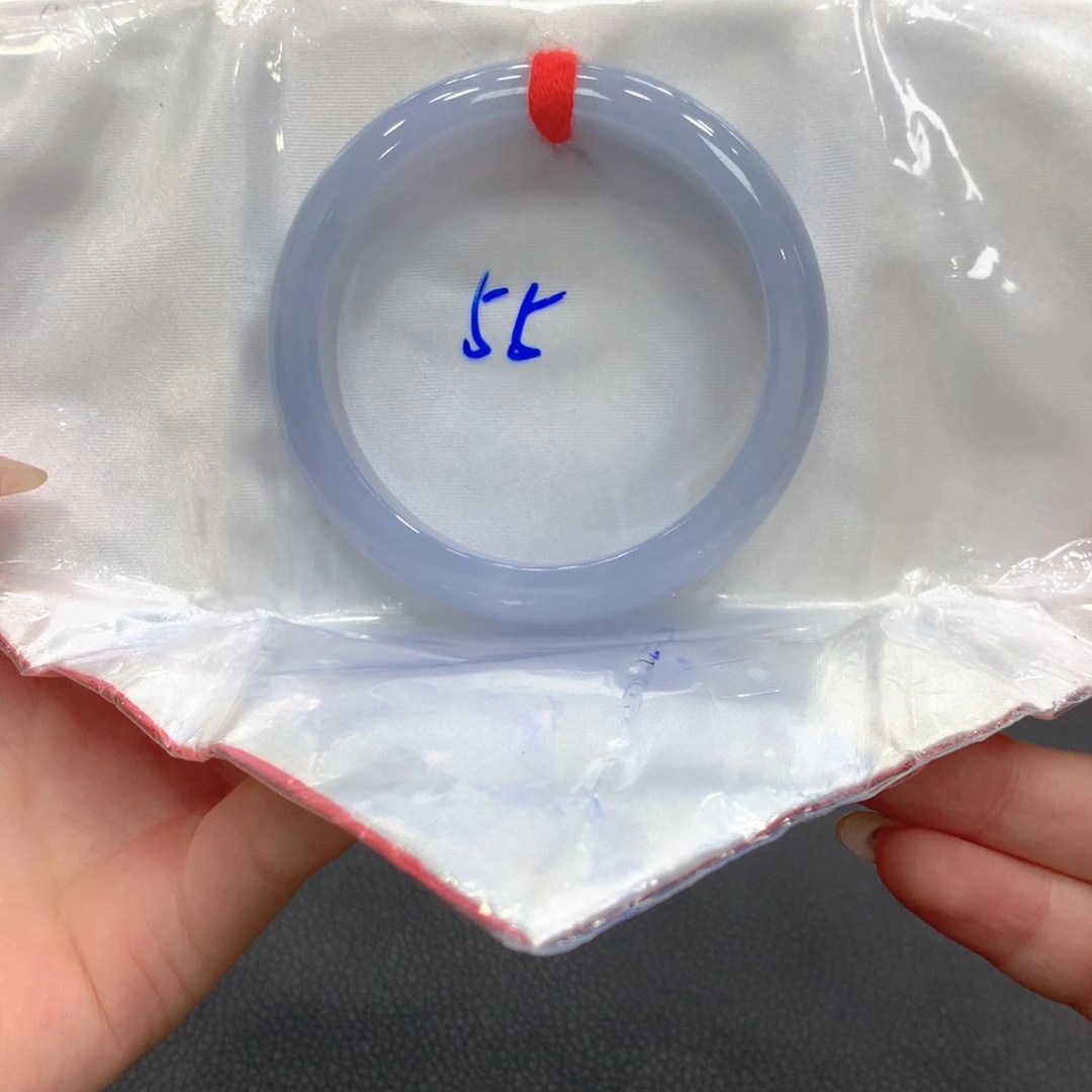 翡翠手镯未镶嵌翡翠