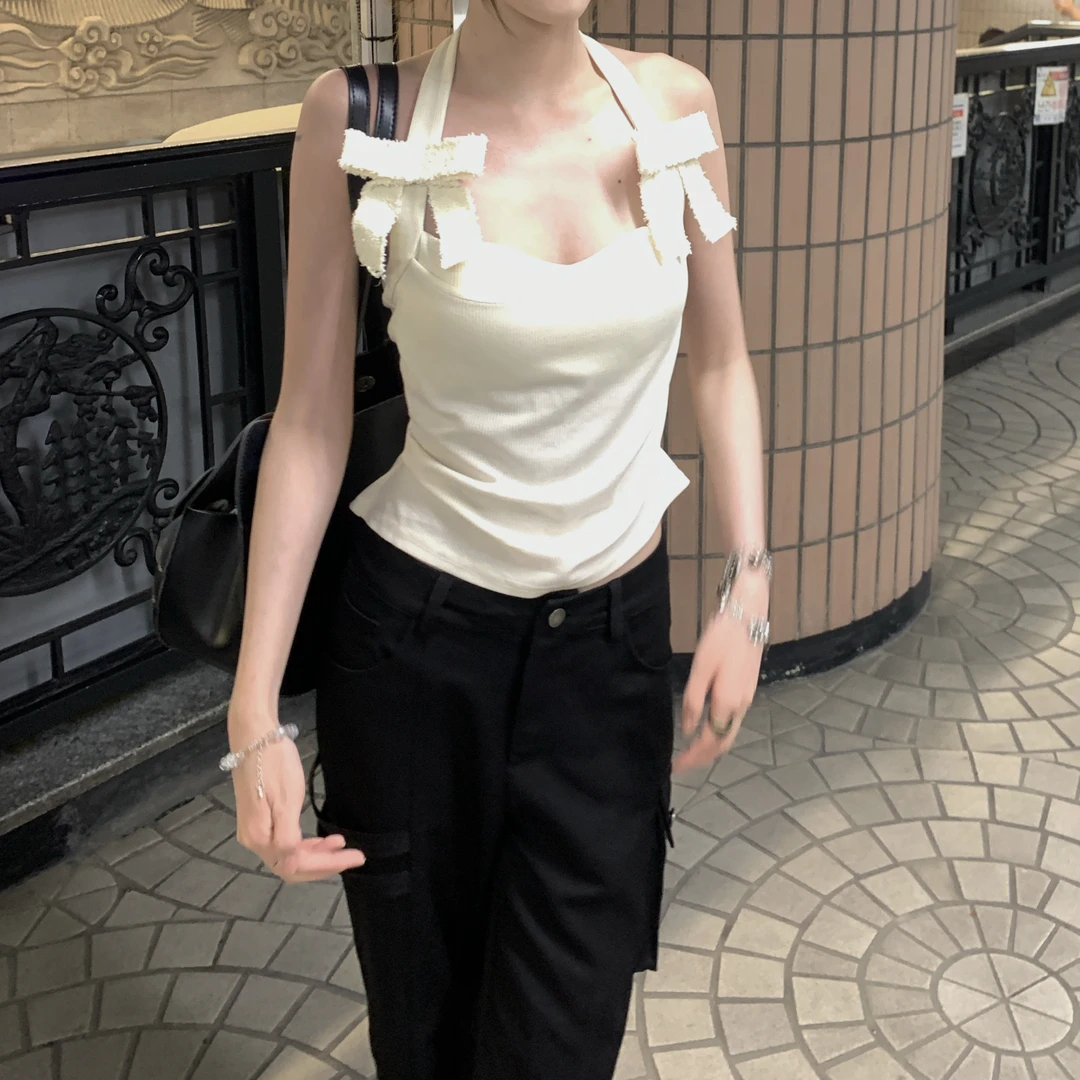 ishui-纯欲教主-ins风气质设计师轻奢米色大蝴蝶结纯欲挂脖上衣