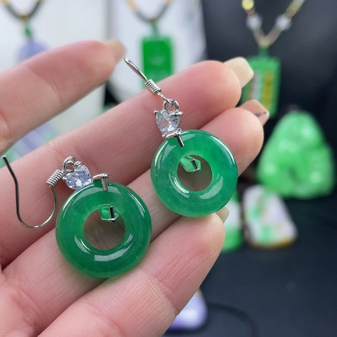 翡翠未镶嵌吊坠(赠链)