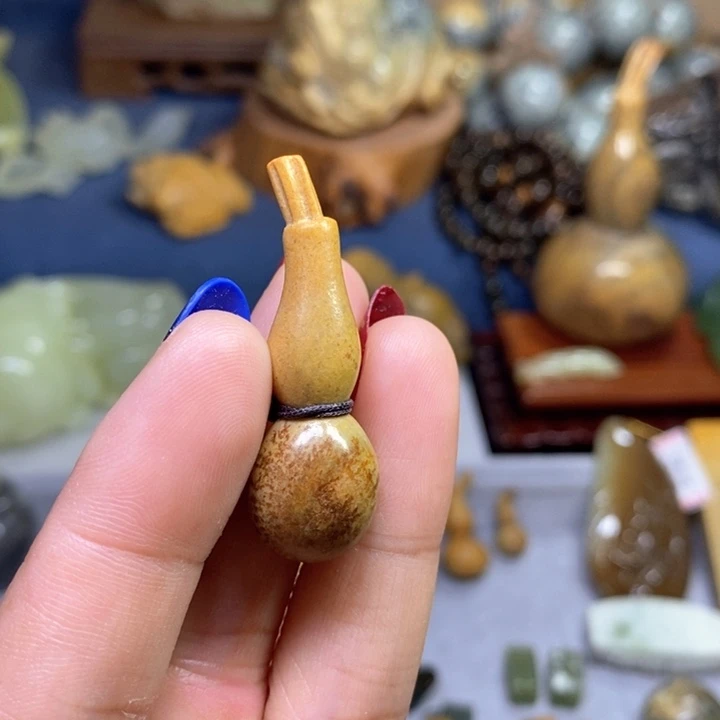 岫岩河磨玉（透闪石质玉）葫芦未镶嵌