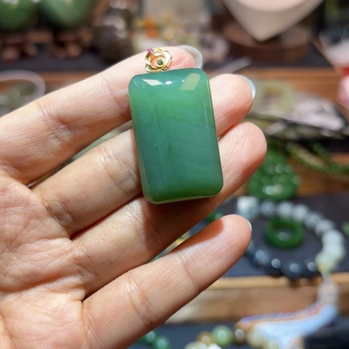 和田玉18K金镶嵌颈饰