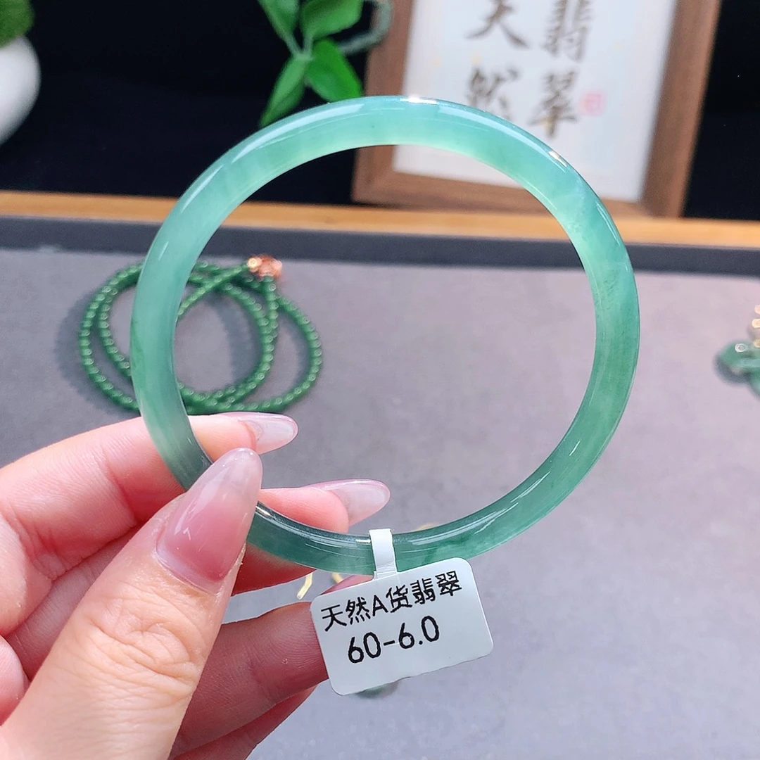 翡翠手镯（圆镯）未镶嵌
