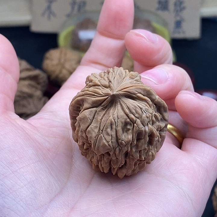 知***足文玩核桃吊坠瑕疵单只不退不换