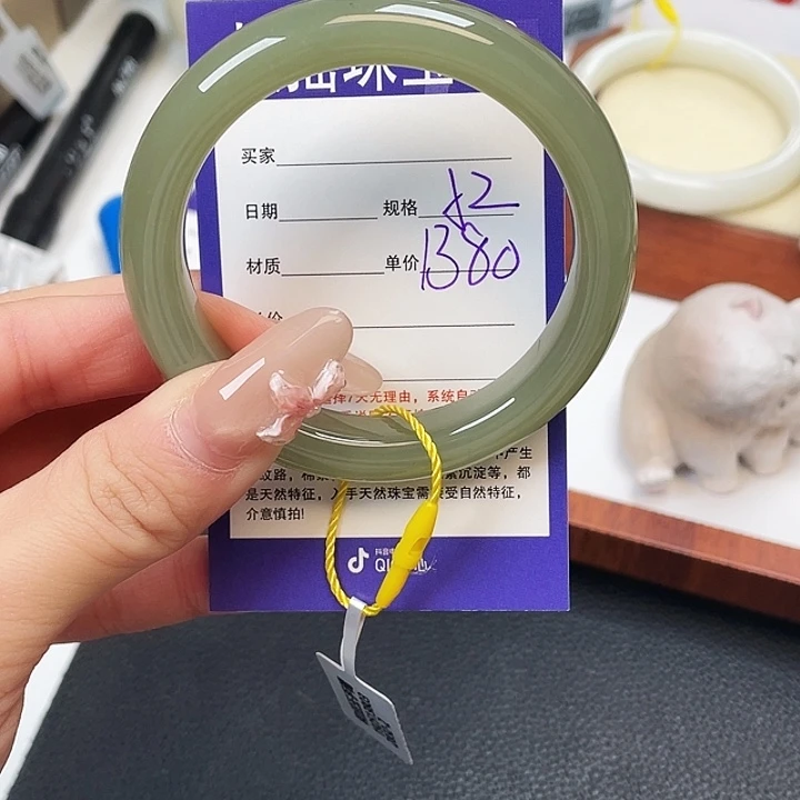 和田玉未镶嵌手镯