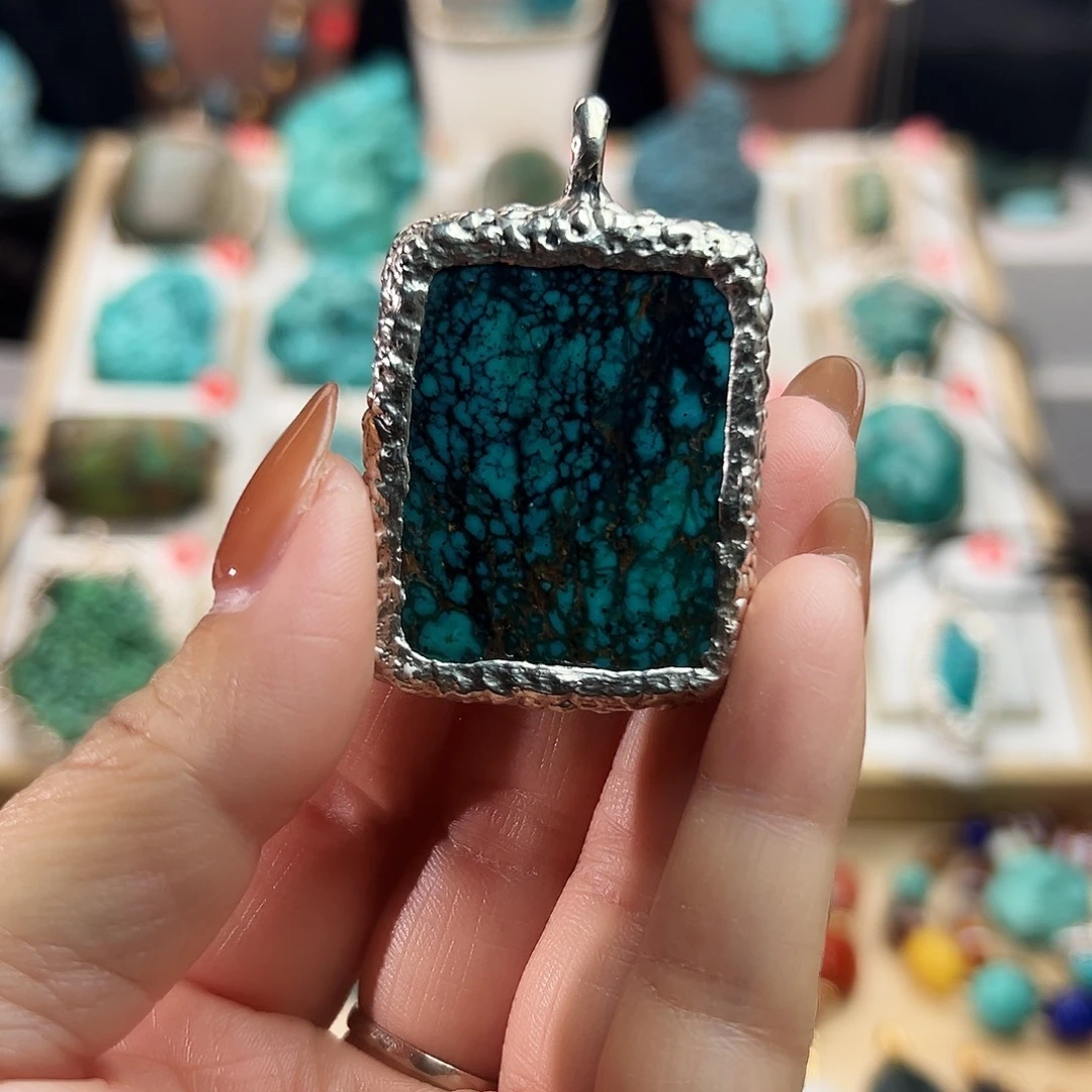 绿松石未镶嵌颈饰