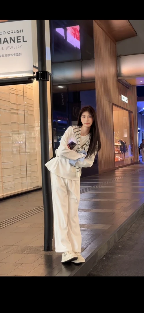 2025新款气质高档休闲时尚套装女减龄针织披肩白色干净穿搭三件套