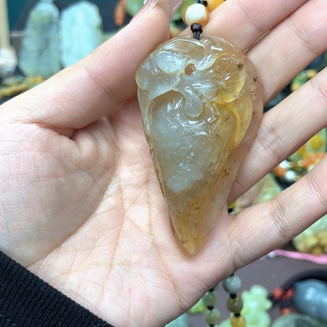 蛇纹石玉颈饰未镶嵌