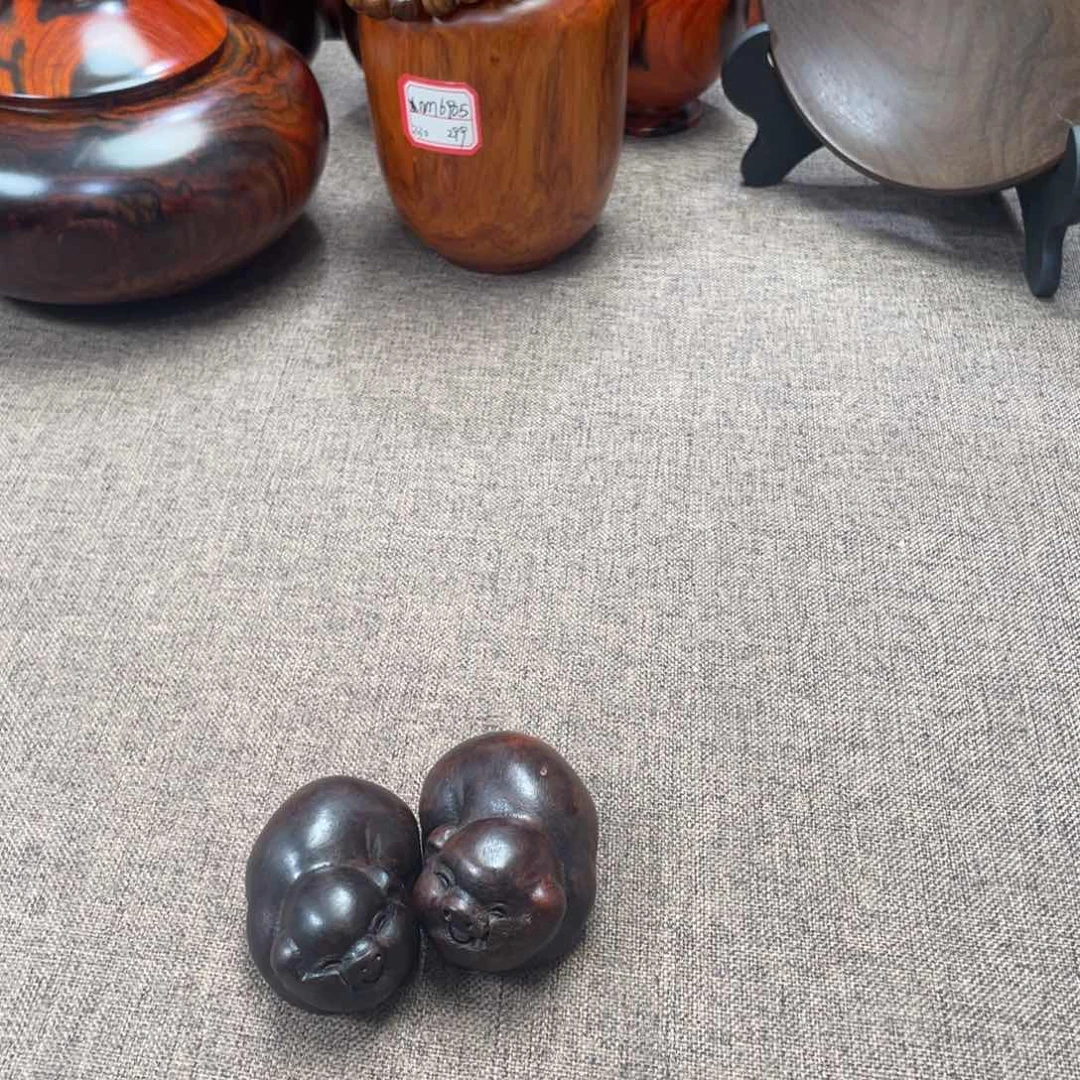 交趾黄檀（大红酸枝）福猪一对