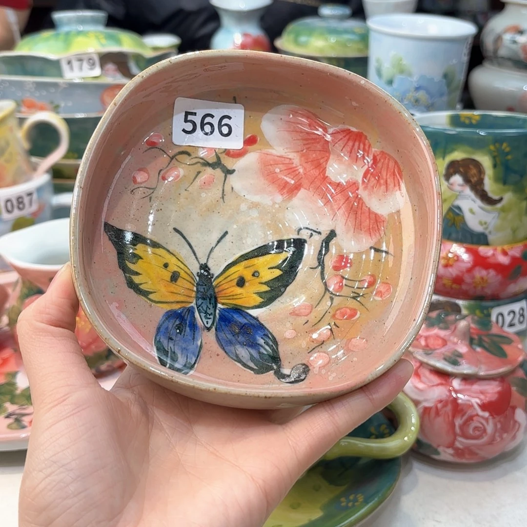 瓷片兔兔好可爱呀打个