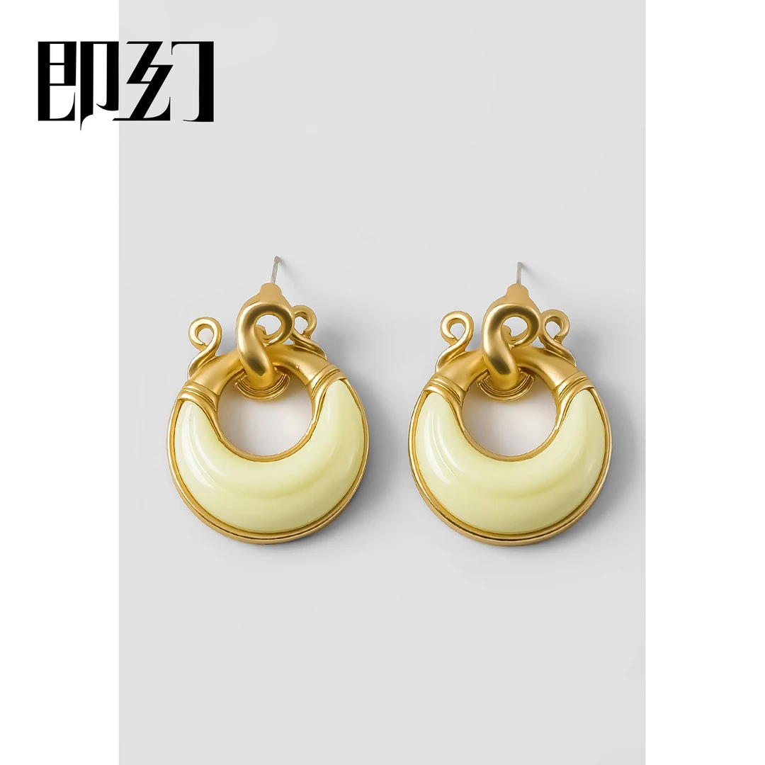 铜合金耳饰 ♦爱丽丝之窗 法式轻奢耳钉 白色时尚百搭耳环WD-7374