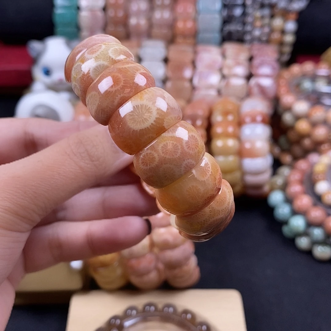 囤***球硅化珊瑚（珊瑚玉）未镶嵌手牌