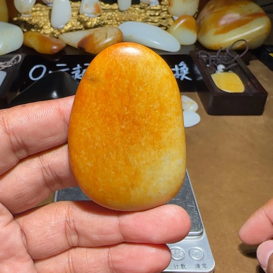 李***成颈饰未镶嵌和田玉（白玉）