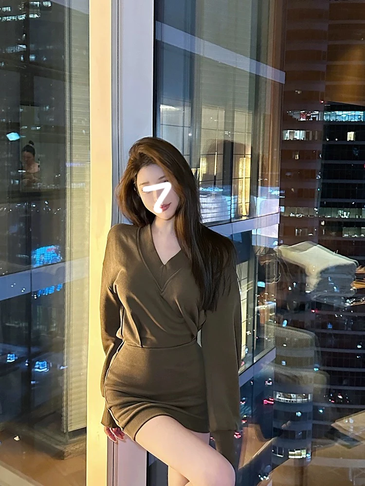 连衣裙 v领巧克力