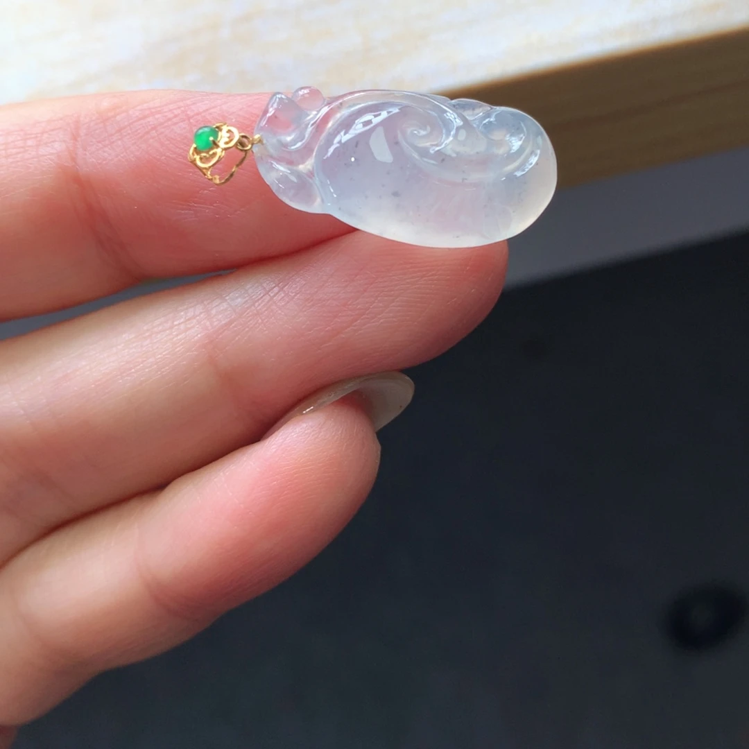 翡翠18K金镶嵌颈饰吊坠