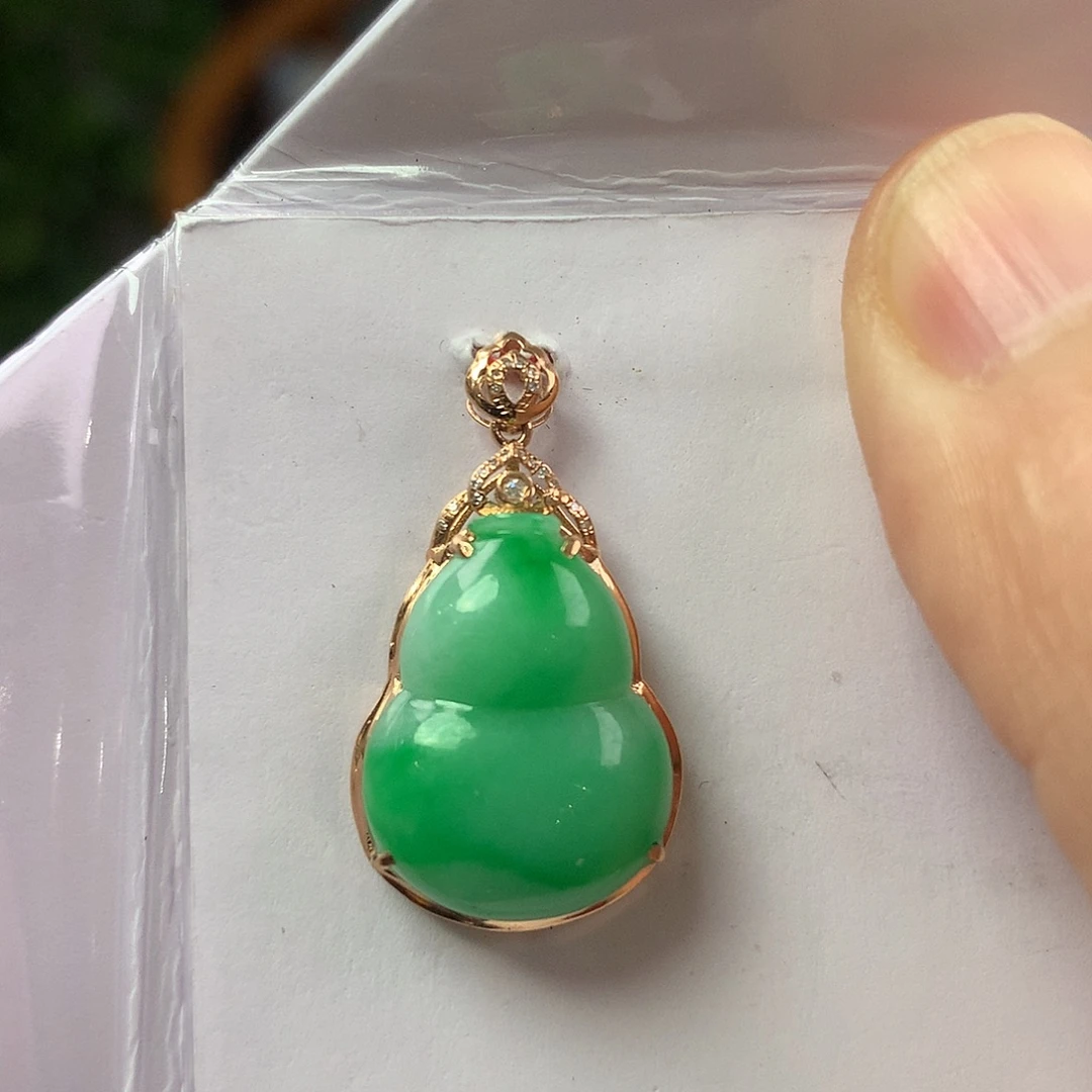 翡翠18K金镶嵌颈饰翡翠首饰