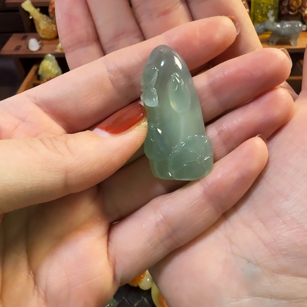 温***暗蛇纹石玉未镶嵌颈饰