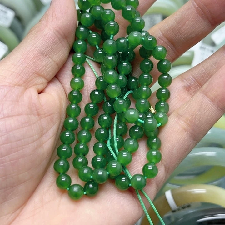 颈饰未镶嵌和田玉（碧玉）