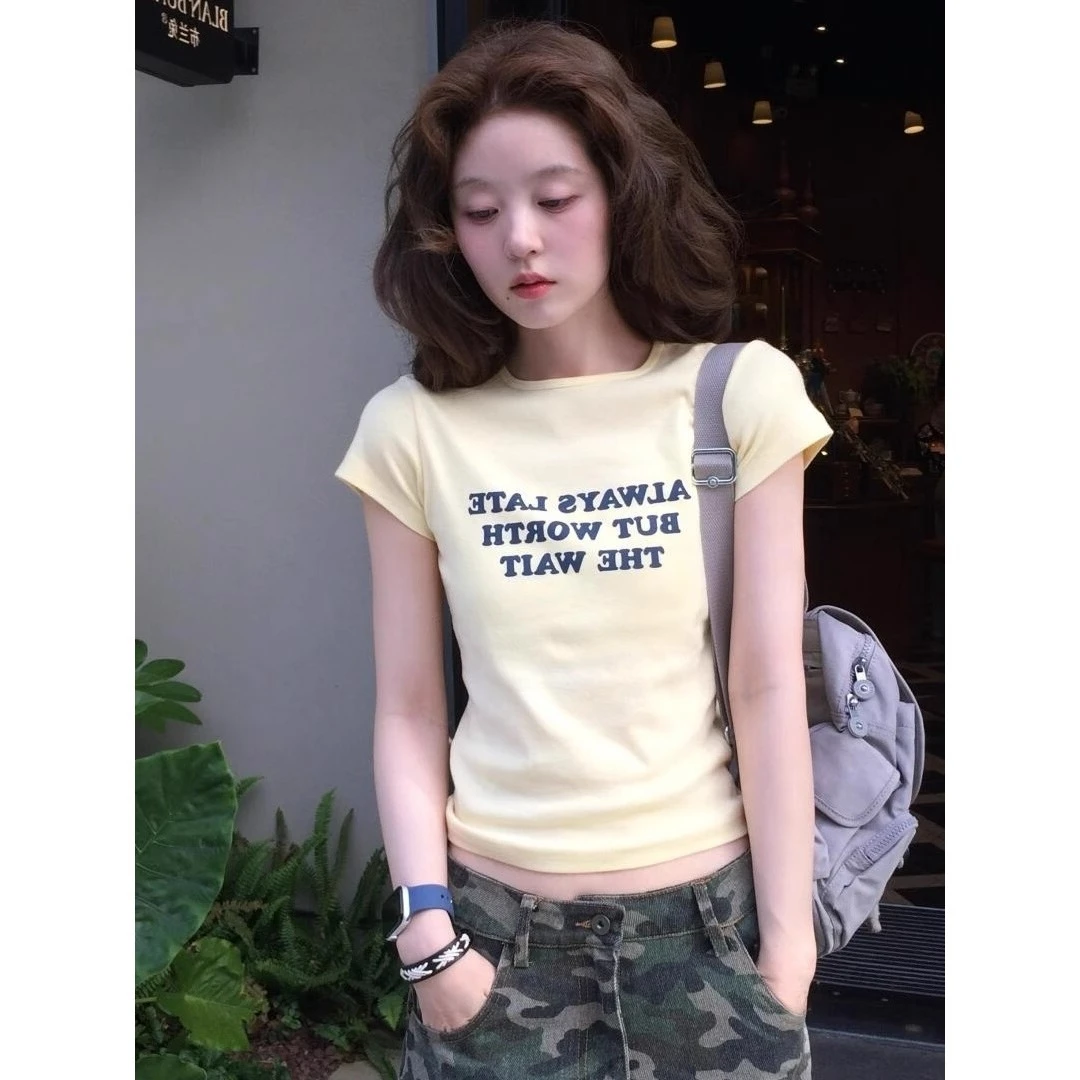 奶黄色显白短袖女夏季美式辣妹字母印花正肩打底上衣减龄百搭T恤