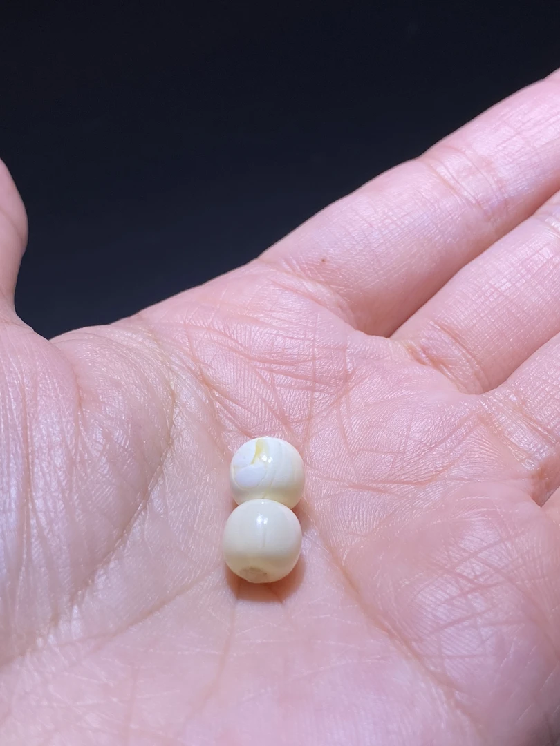 蜜蜡纯白蜡精工老型同料对珠  8*7.2mm