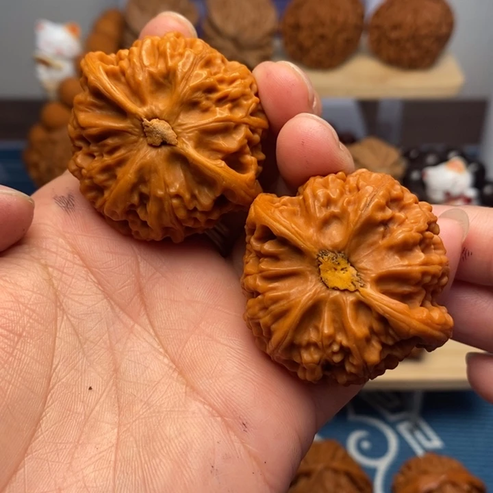 公***鸡桃核把件宫灯狮子头