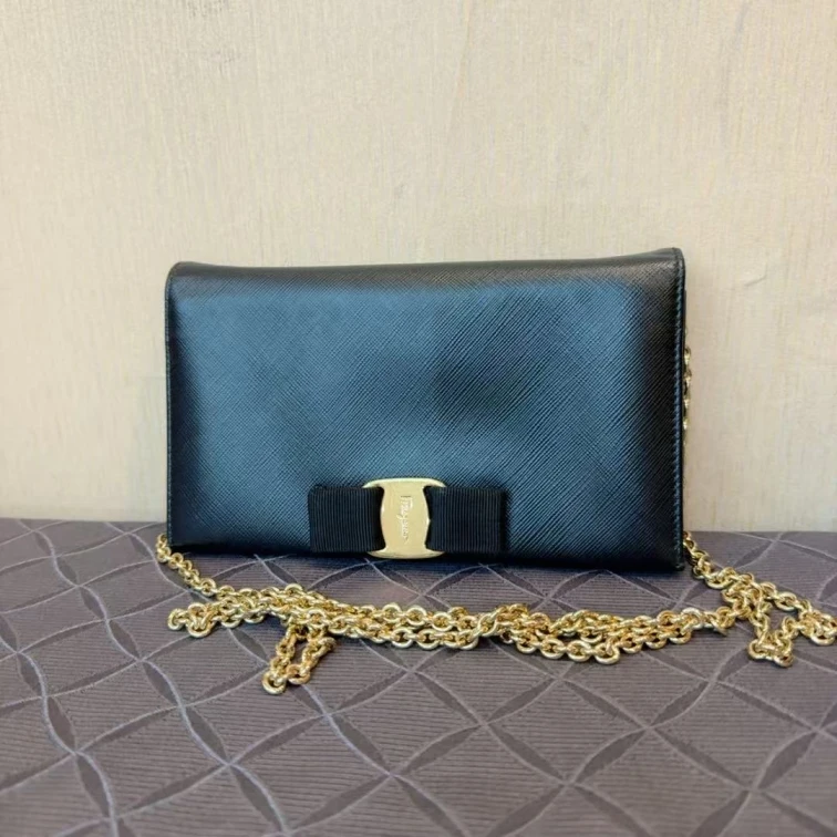 95新 FERRAGAMO/菲拉格慕  黑色斜挎包 1216 6285