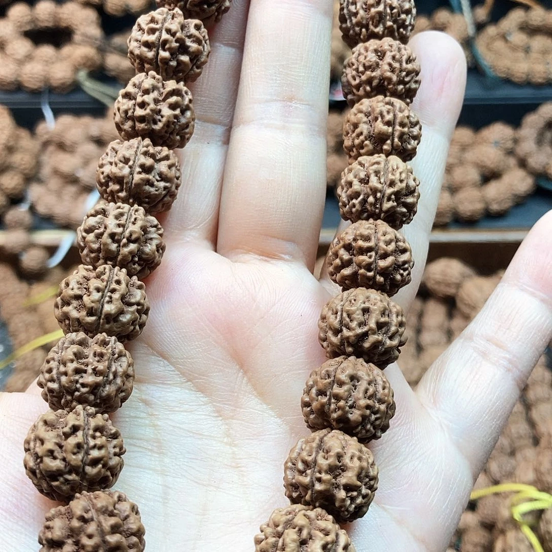 金刚菩提吊坠精挑花生手持
