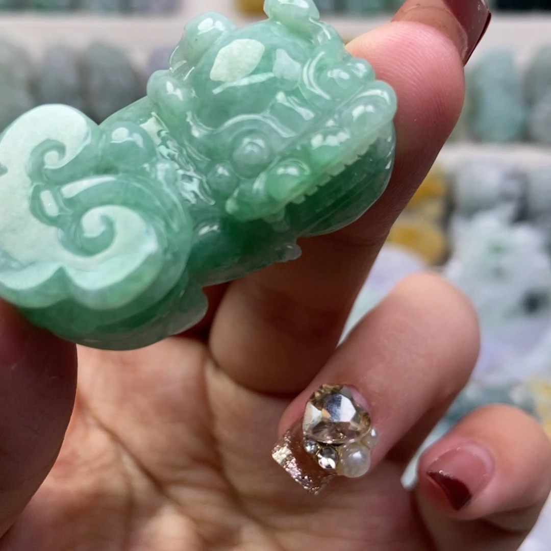 翡翠吊坠(赠链)未镶嵌