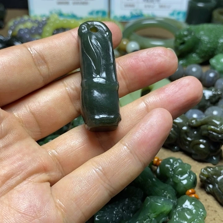 颈饰未镶嵌和田玉