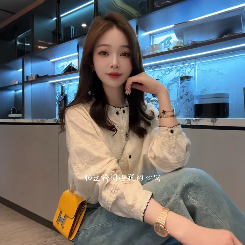 高级感重工刺绣圆领衬衫女2025秋新款高级感今年流行洋气减龄上衣