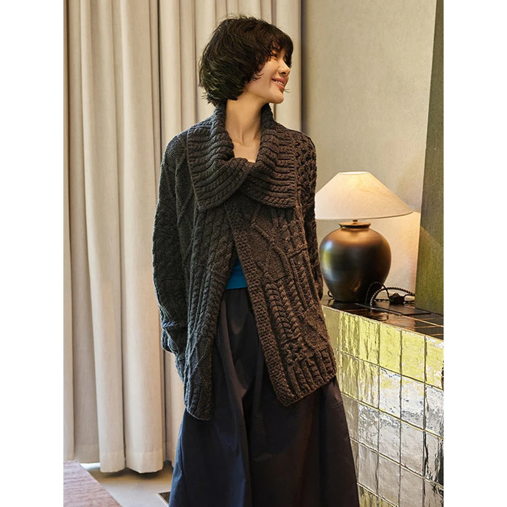 高级感百搭复古翻领麻花软糯毛衣外套女秋冬宽松加厚针织开衫上衣