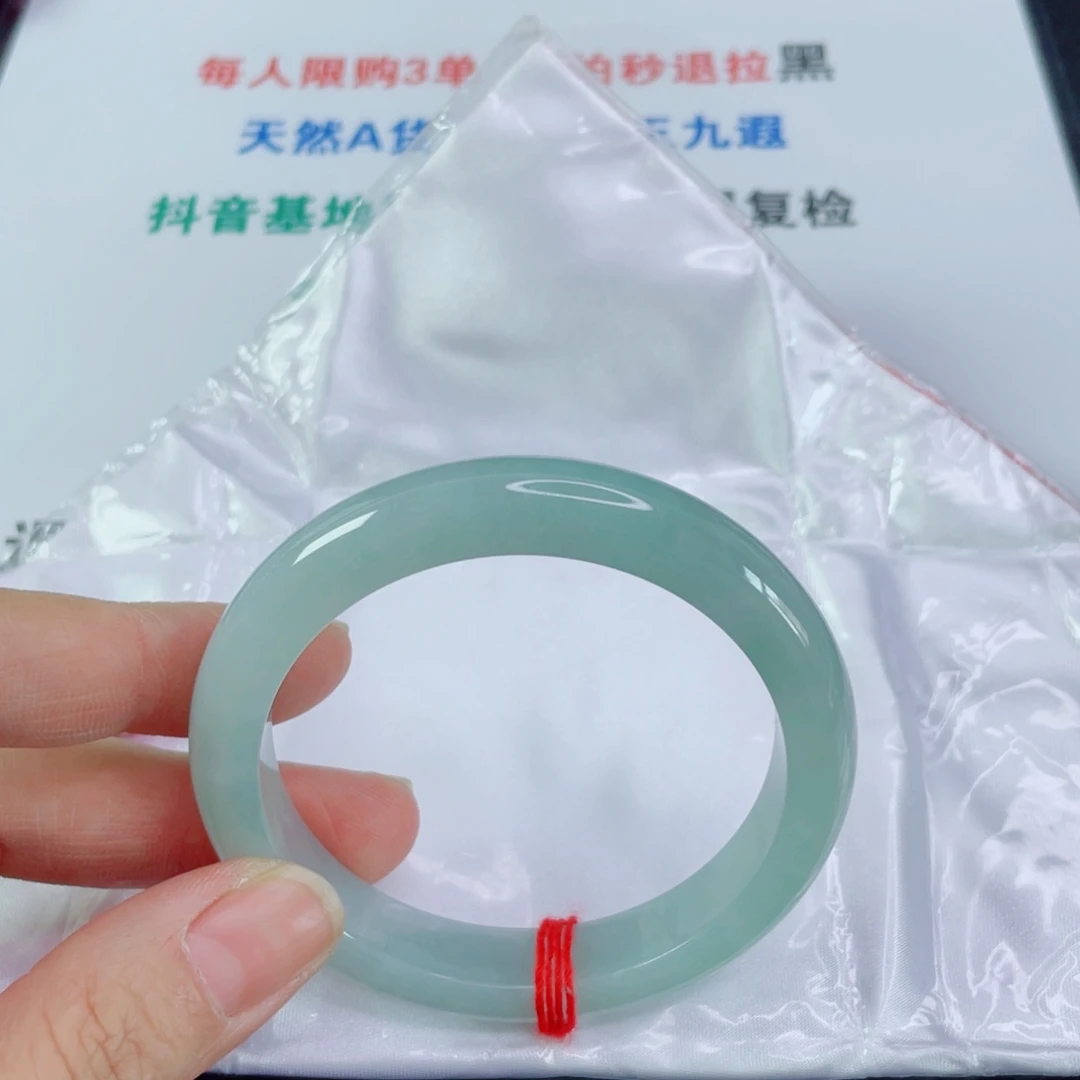 翡翠手镯未镶嵌大***?天然