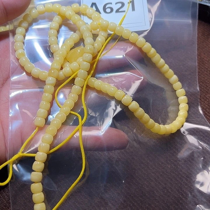 未镶嵌蜜蜡裸石哈*皮