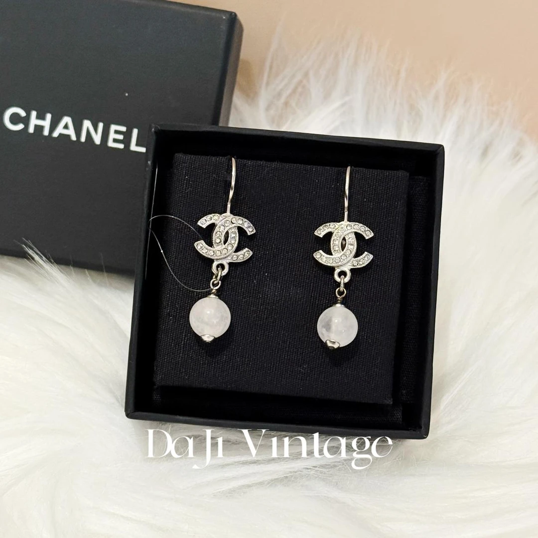 99新 Chanel/香奈儿 大吉中古/香奈儿银色小双c带钻圆珠吊坠耳环