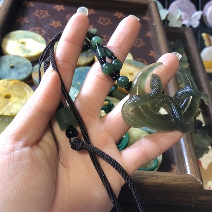 岫玉未镶嵌岫玉挂件
