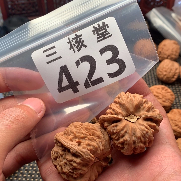 文玩核桃把件凹底