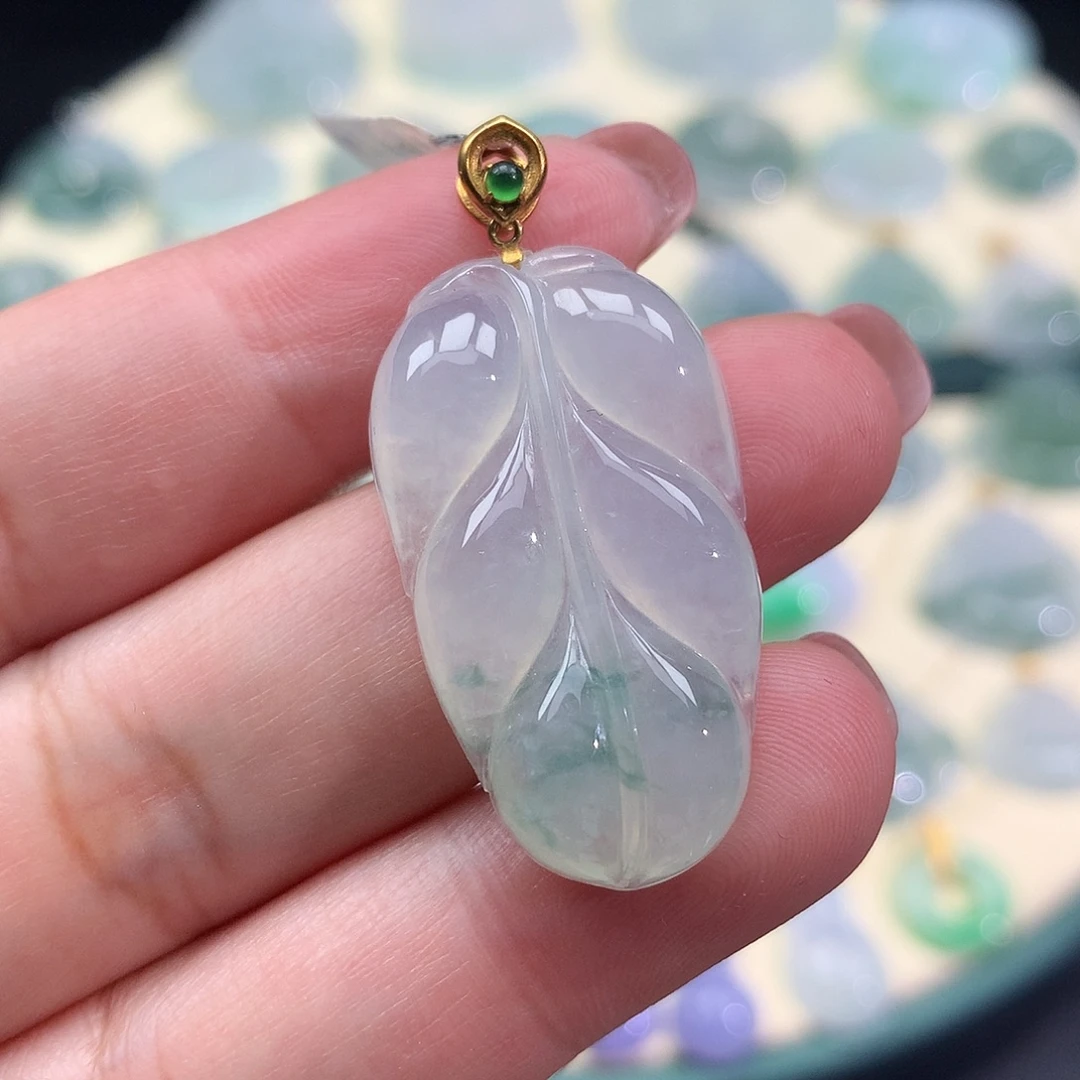 翡翠18K金镶嵌颈饰金枝玉叶