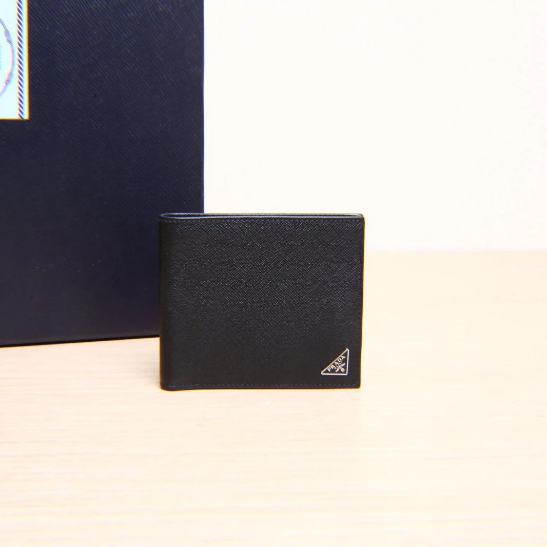 95新 Prada/普拉达  黑色 皮革C 对折 钱包P205336313