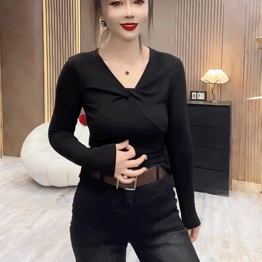 设计感扭结V领显瘦长袖T恤女新款2025黑色上衣气质修身皱褶打底衫