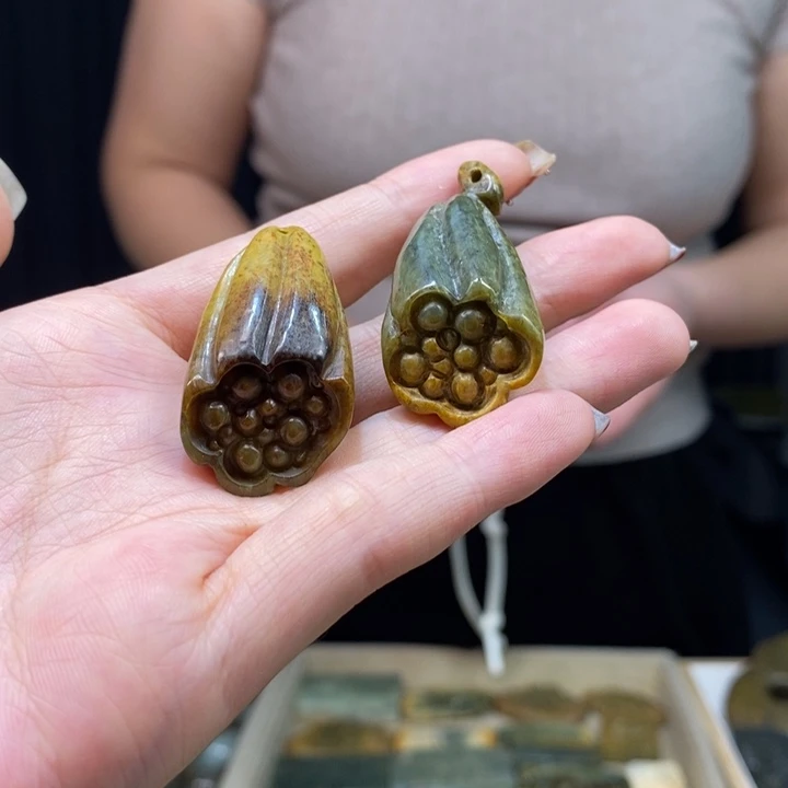 岫岩河磨玉（透闪石质玉）颈饰未镶嵌