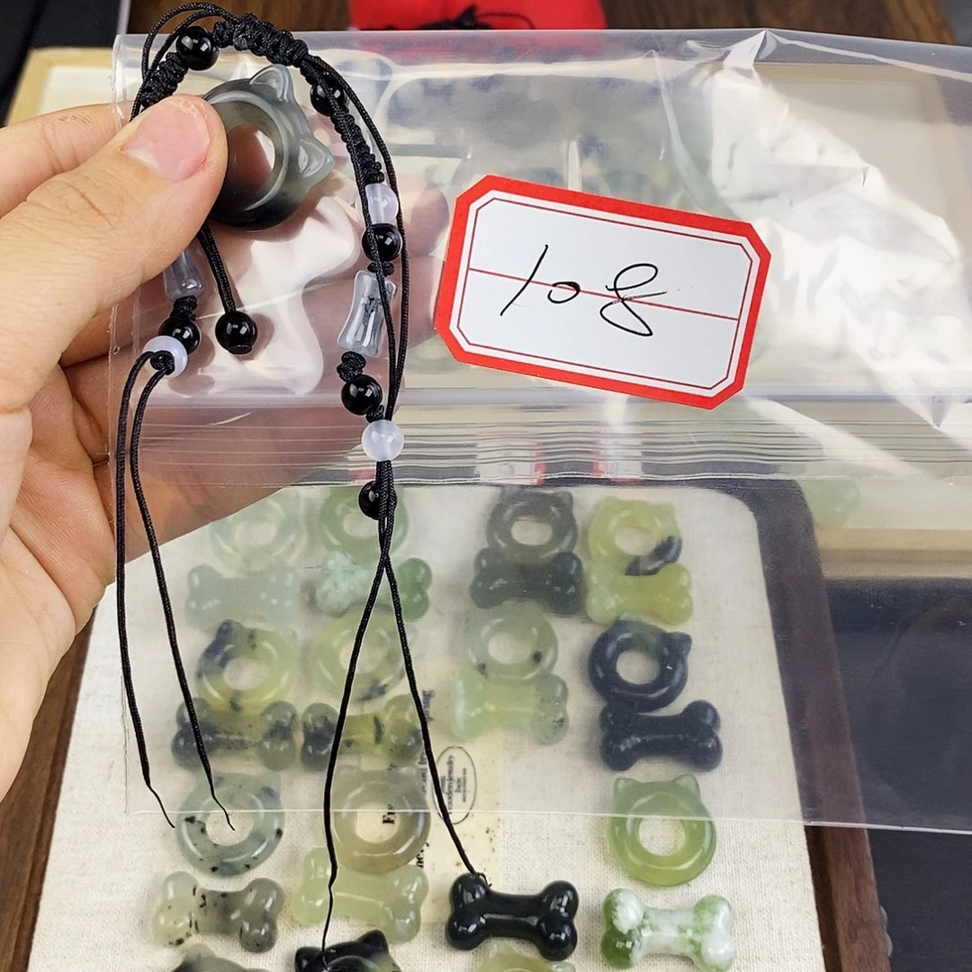 蛇纹石玉颈饰未镶嵌